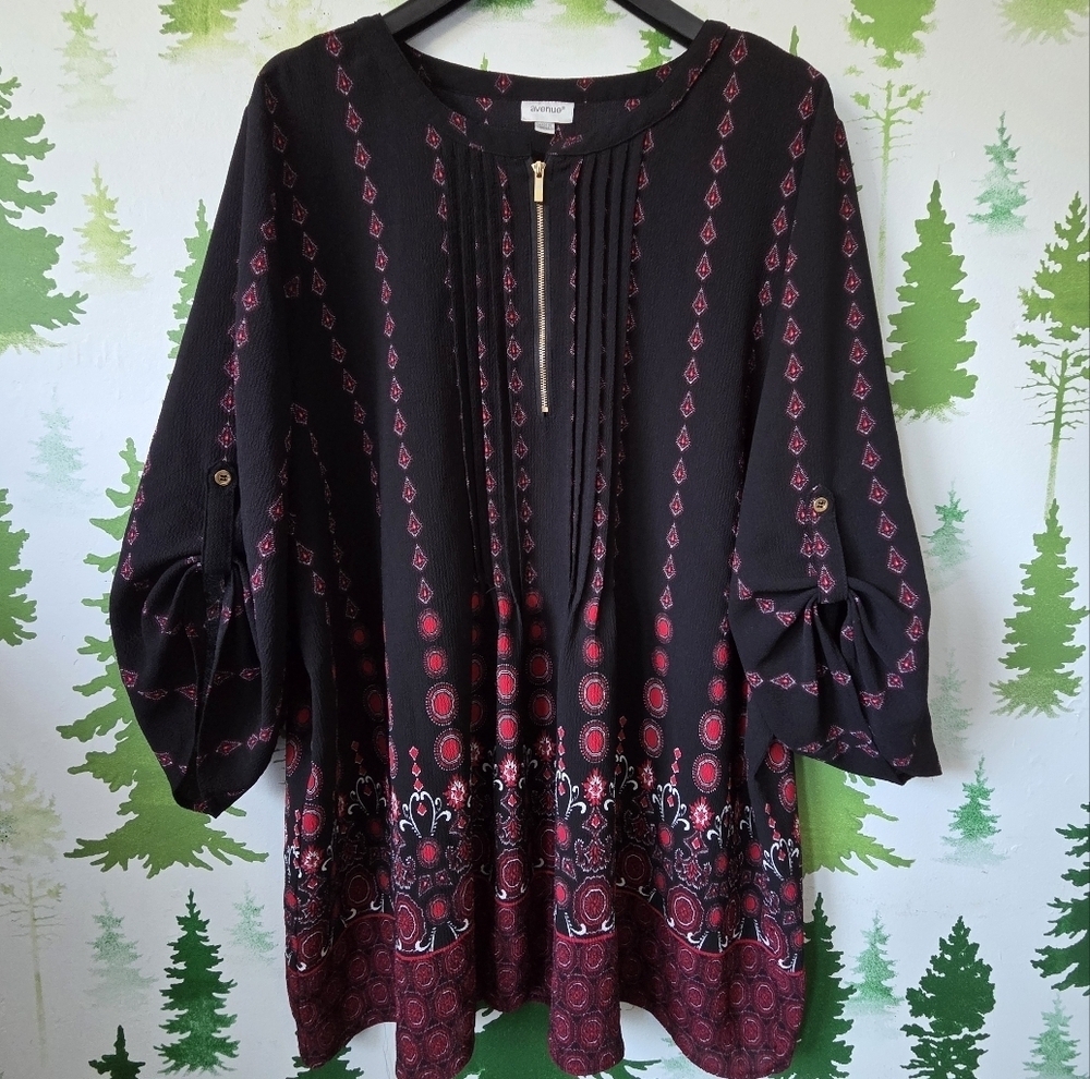 Avenue 3/4 Sleeves Tunic Top.